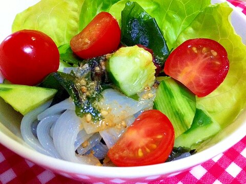 海藻と蒟蒻のサラダ  胡瓜とトマトを添えて